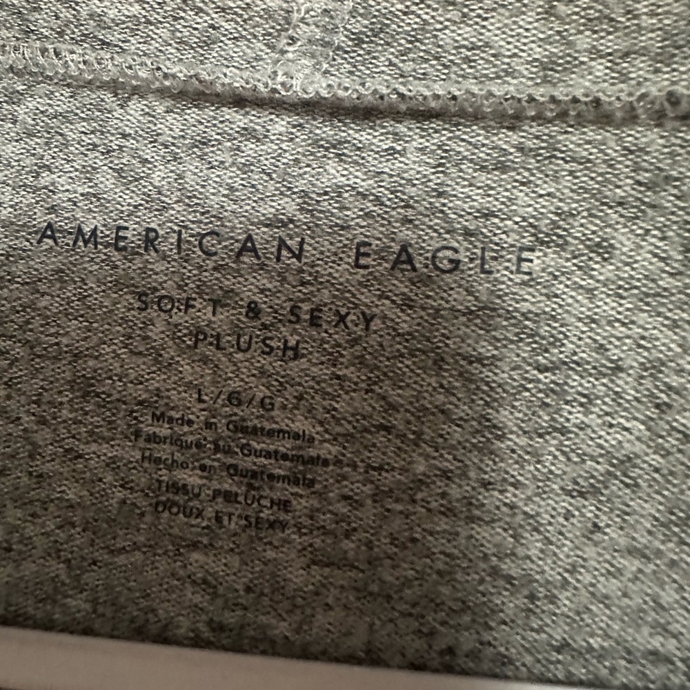 Women’s American Eagle Cardigan - Picture 2 of 3